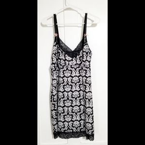 2X Delta Burke Black and White Nightgown